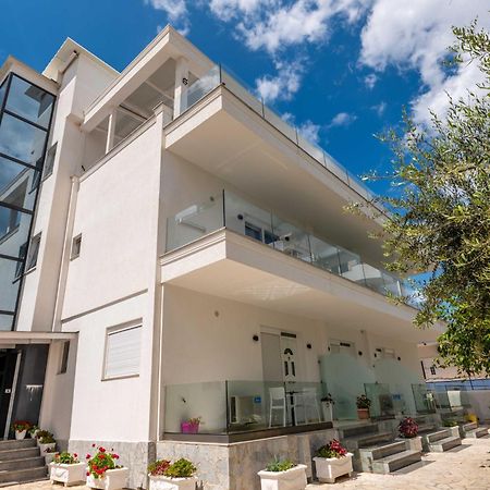 Apartments Margarita Ксамил Екстериор снимка