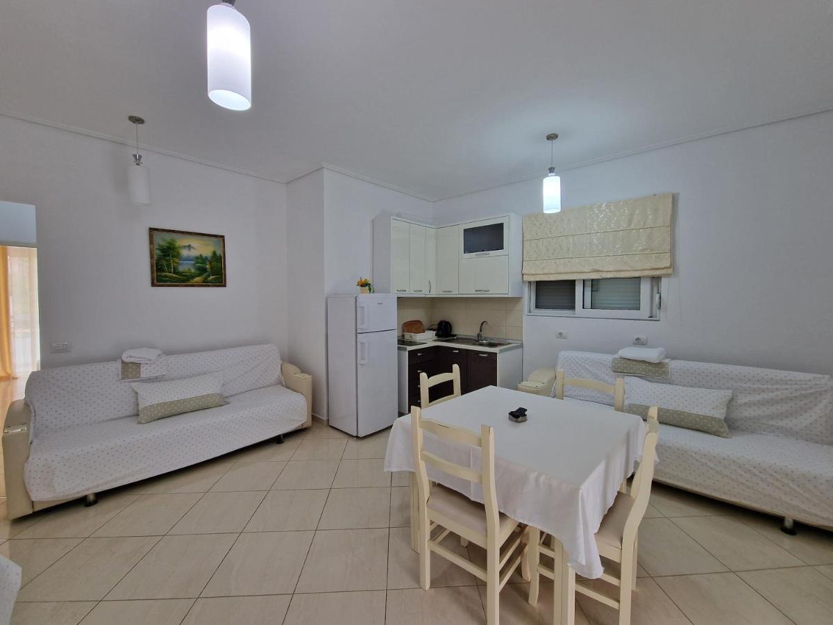 Apartments Margarita Ксамил Екстериор снимка