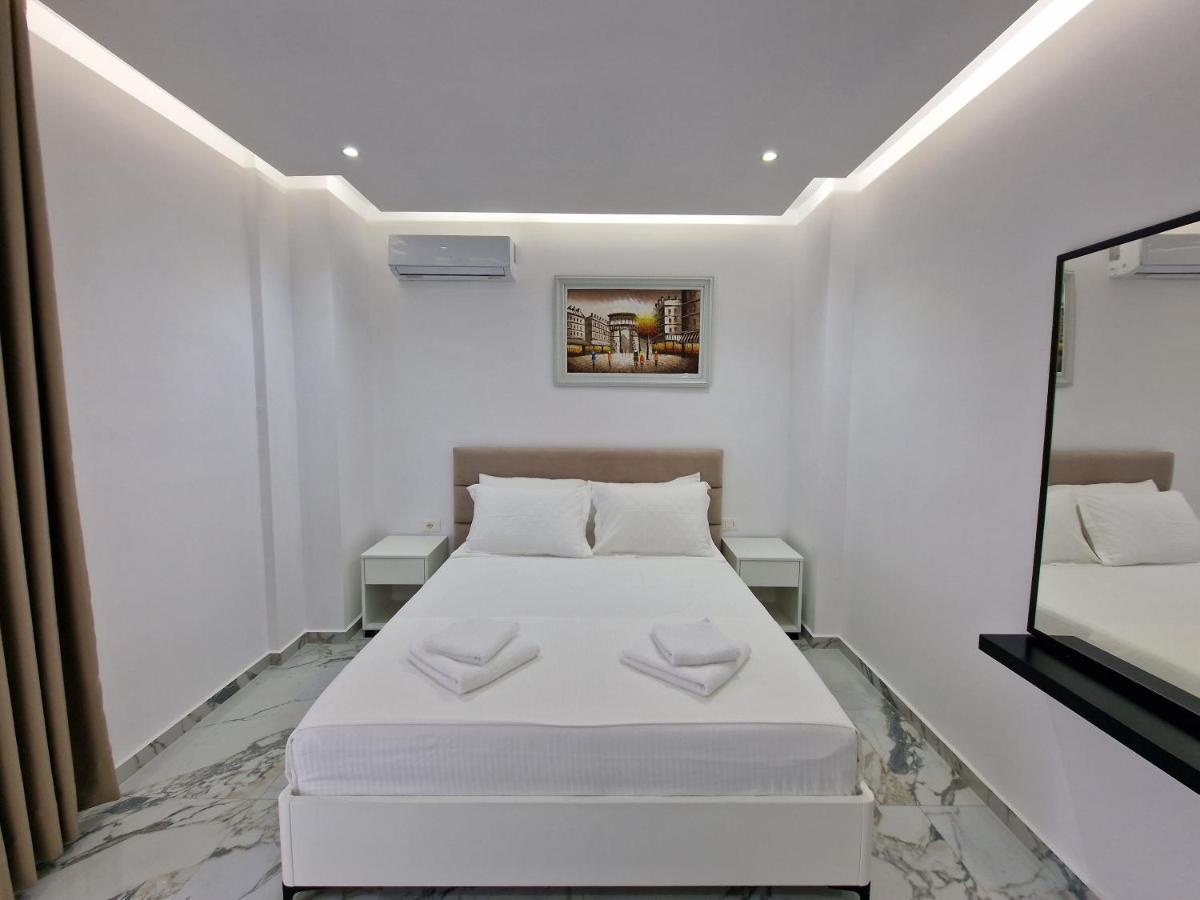Apartments Margarita Ксамил Екстериор снимка