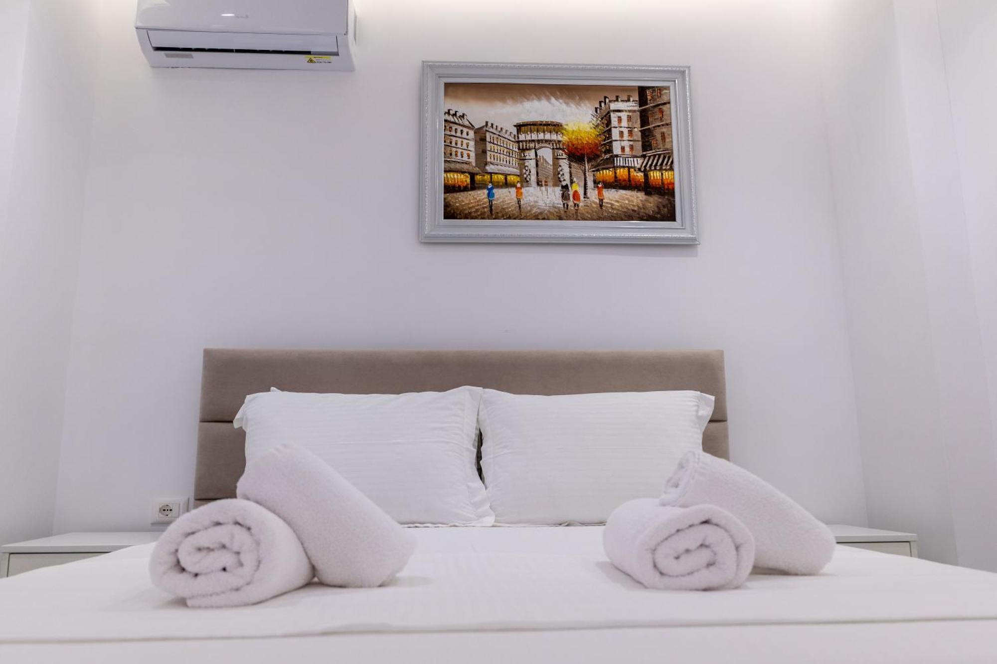 Apartments Margarita Ксамил Екстериор снимка