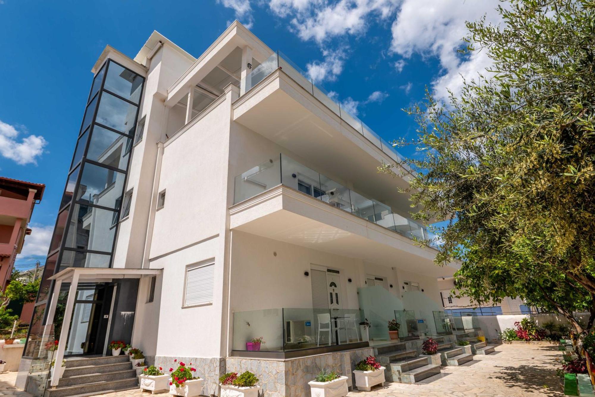 Apartments Margarita Ксамил Екстериор снимка