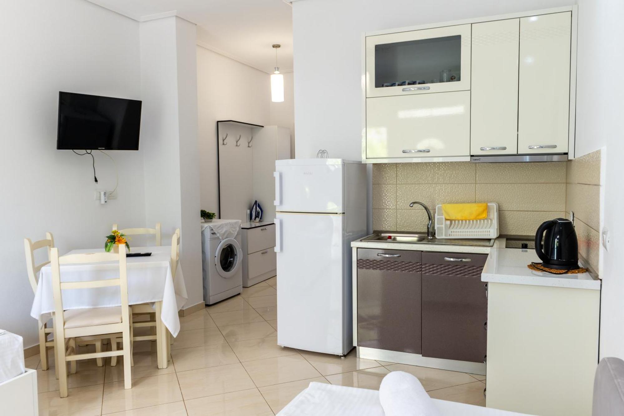 Apartments Margarita Ксамил Екстериор снимка