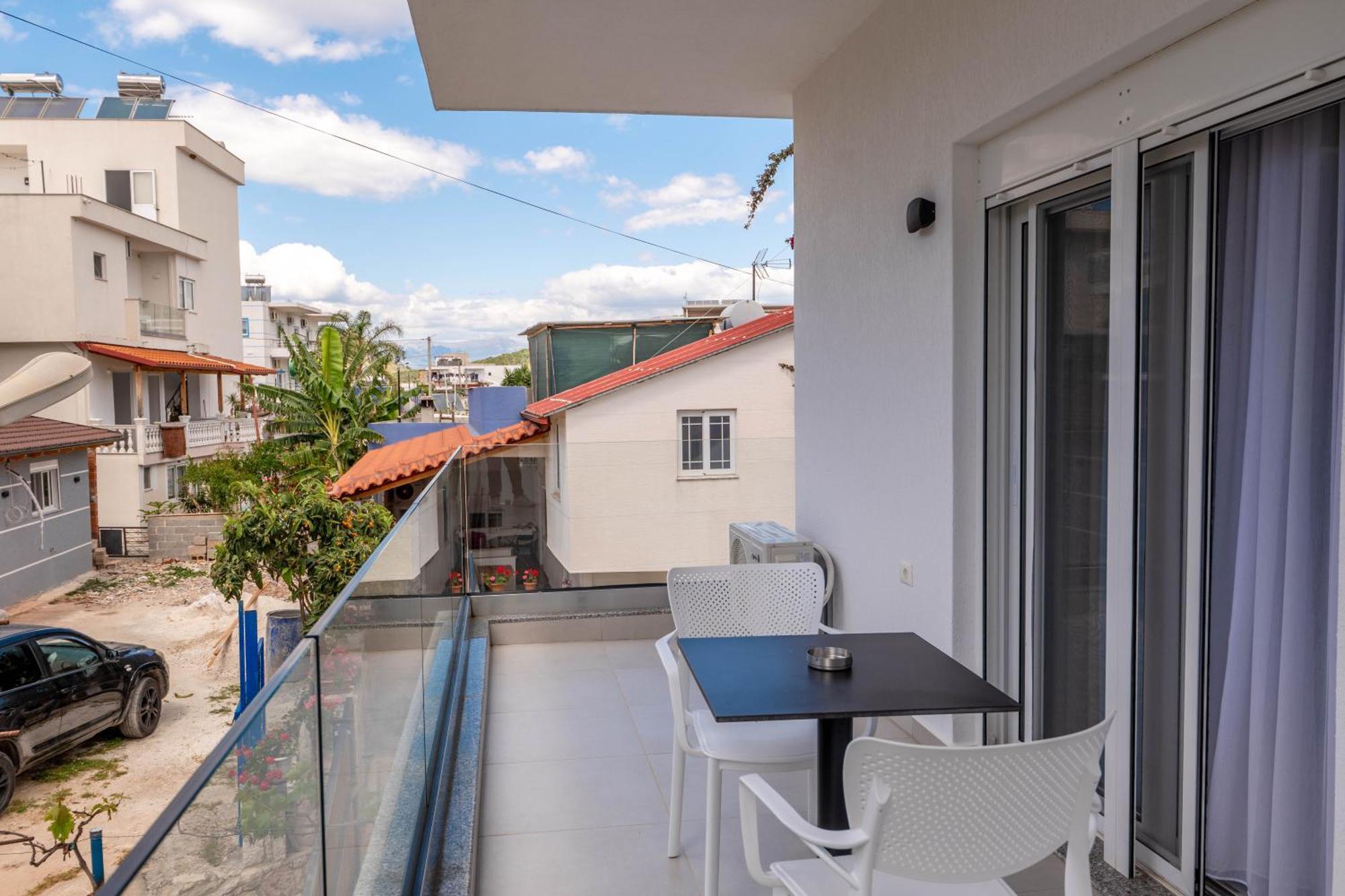 Apartments Margarita Ксамил Екстериор снимка