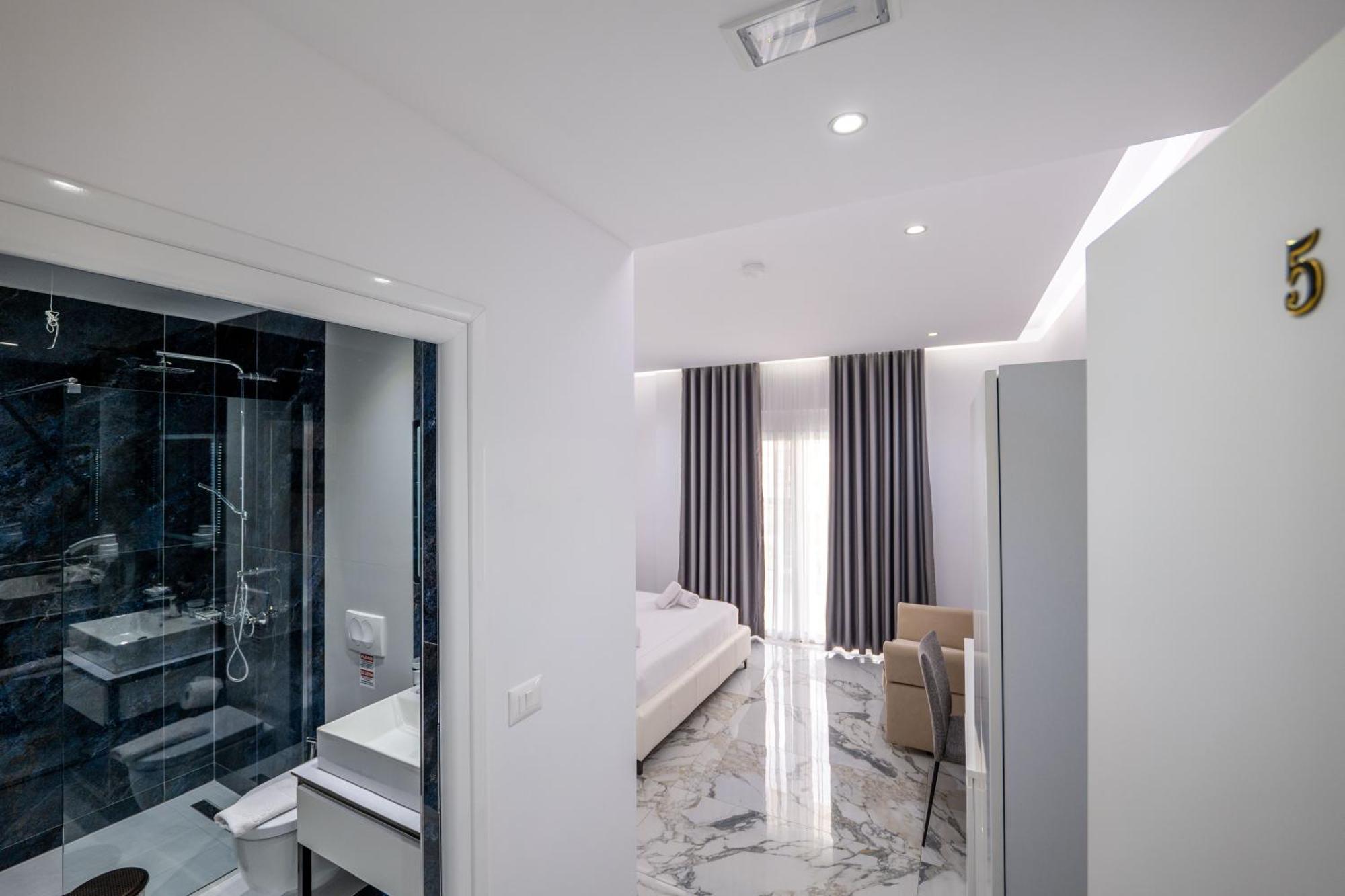 Apartments Margarita Ксамил Екстериор снимка