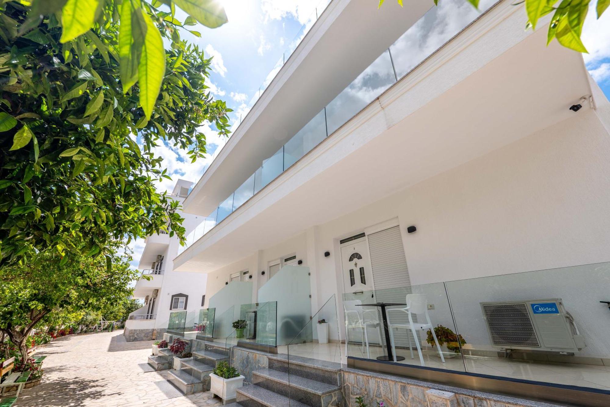 Apartments Margarita Ксамил Екстериор снимка