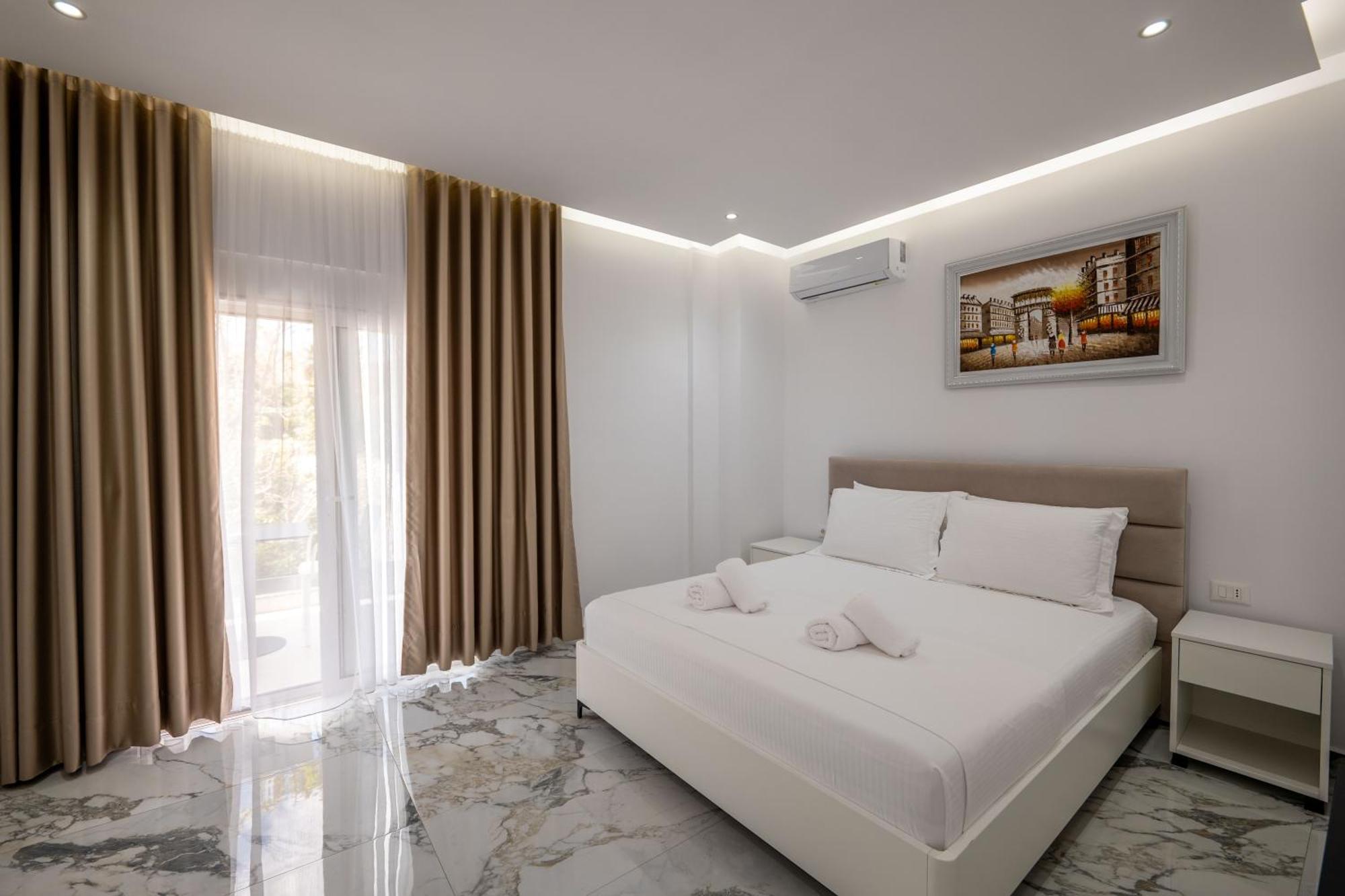 Apartments Margarita Ксамил Екстериор снимка