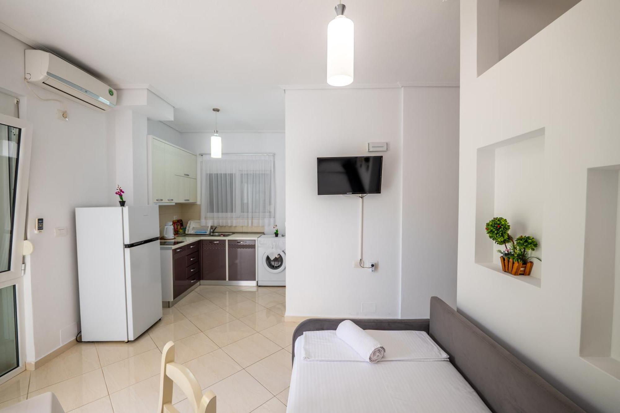 Apartments Margarita Ксамил Екстериор снимка