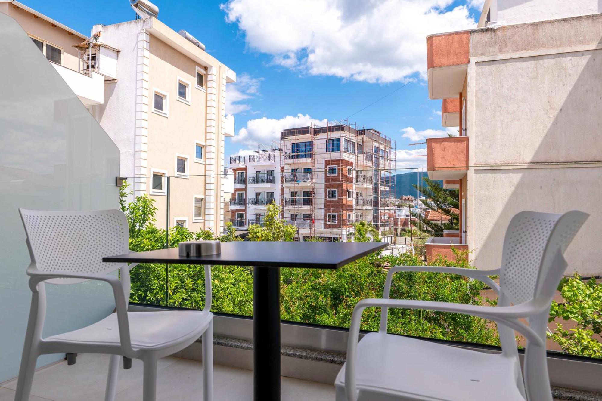 Apartments Margarita Ксамил Екстериор снимка