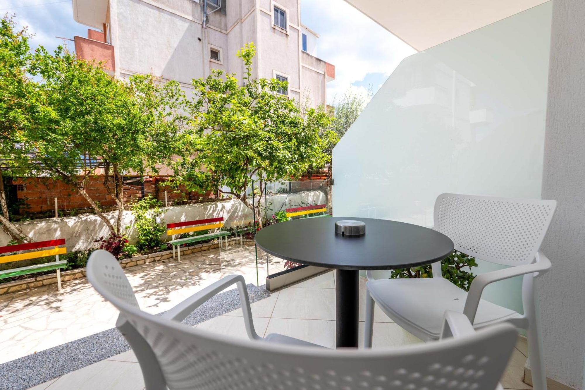 Apartments Margarita Ксамил Екстериор снимка