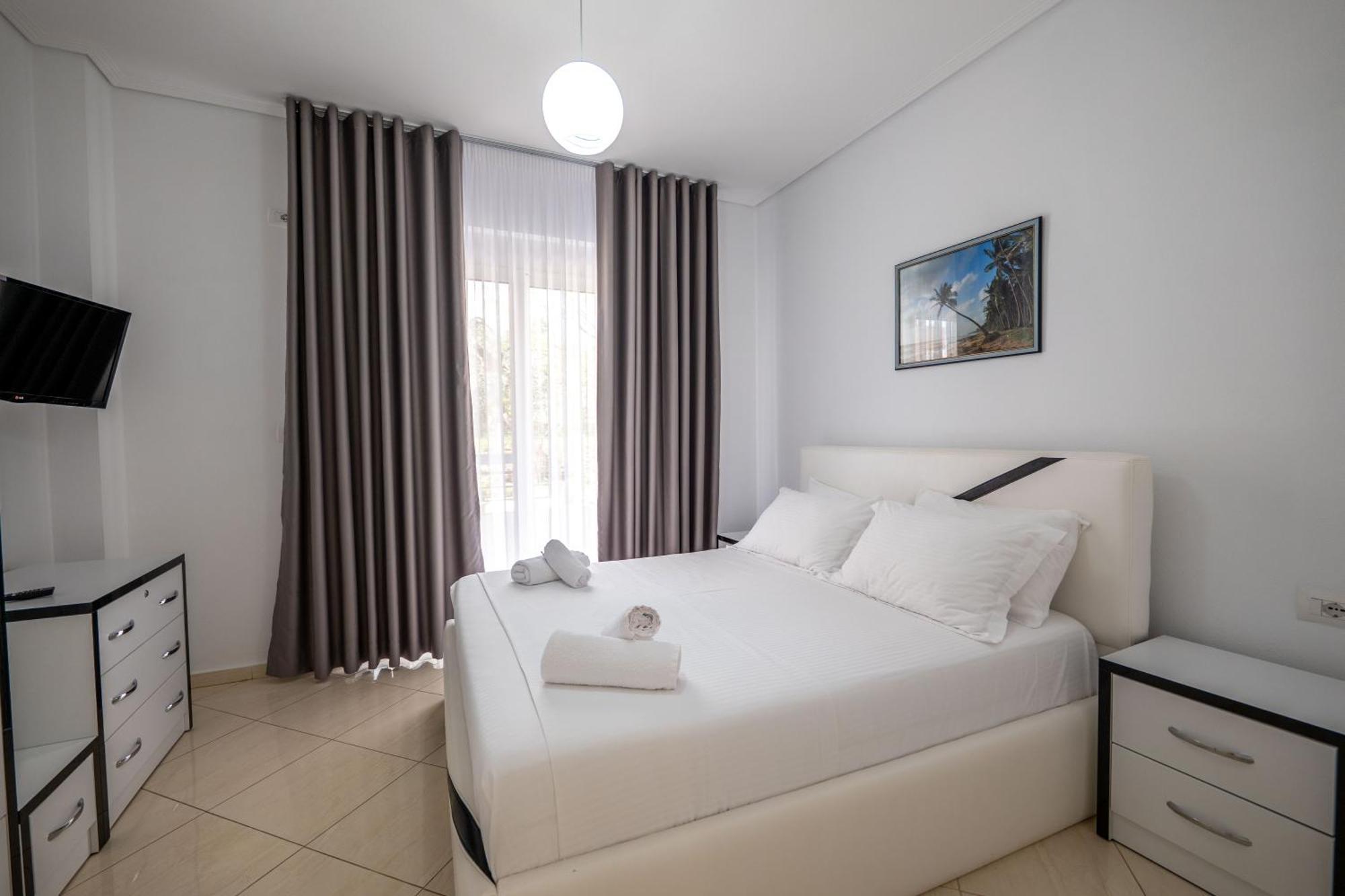 Apartments Margarita Ксамил Екстериор снимка