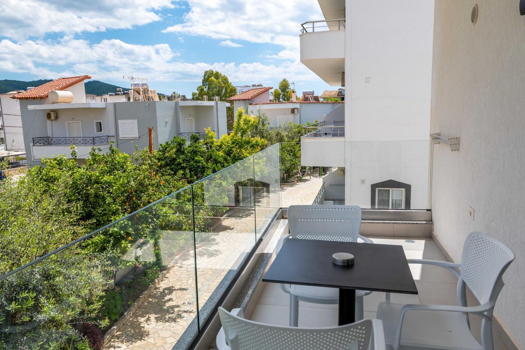 Apartments Margarita Ксамил Екстериор снимка