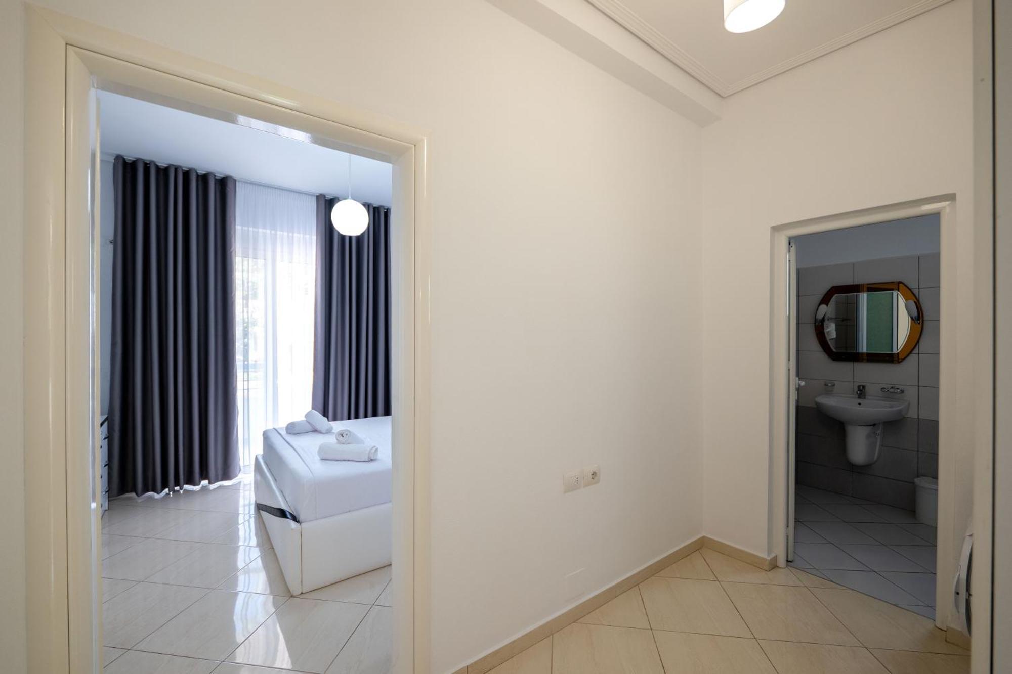 Apartments Margarita Ксамил Екстериор снимка