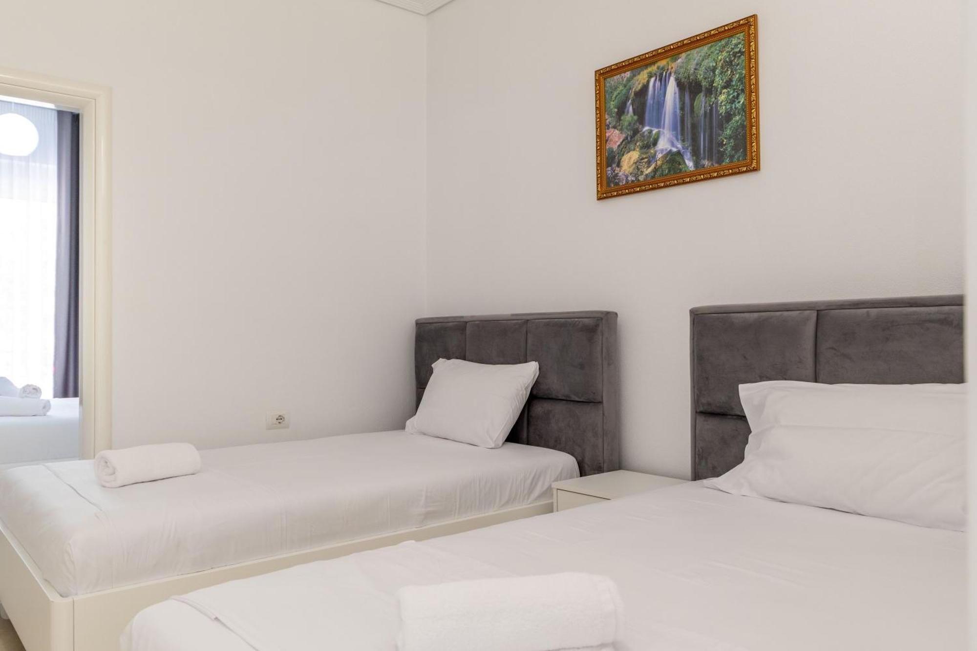 Apartments Margarita Ксамил Екстериор снимка