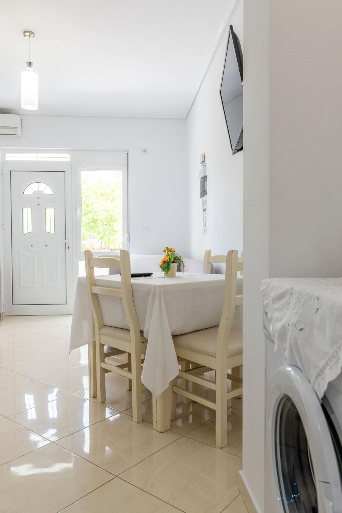 Apartments Margarita Ксамил Екстериор снимка