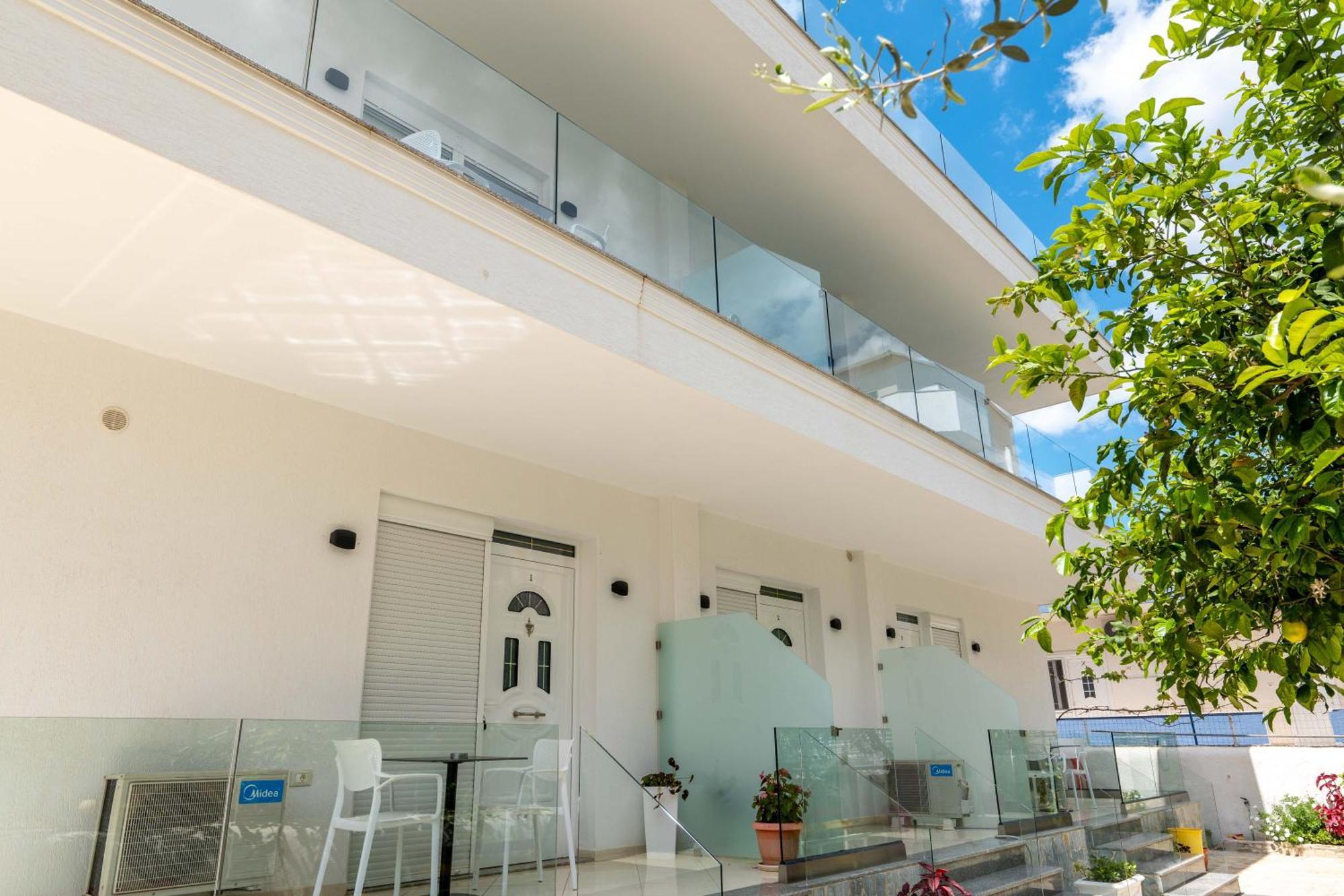 Apartments Margarita Ксамил Екстериор снимка