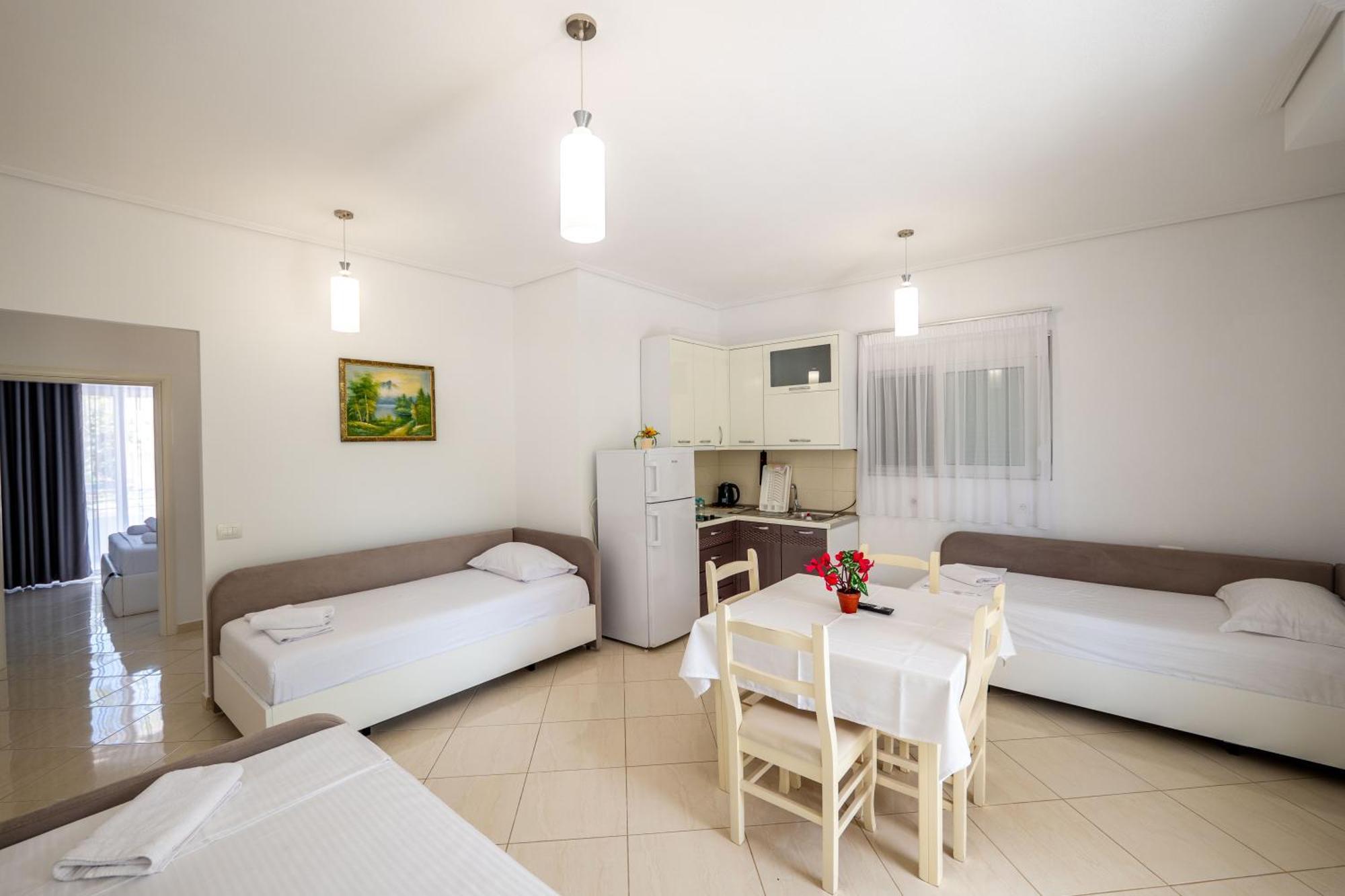 Apartments Margarita Ксамил Екстериор снимка