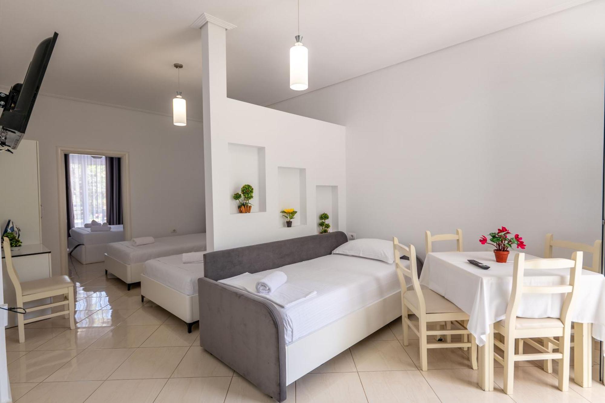 Apartments Margarita Ксамил Екстериор снимка
