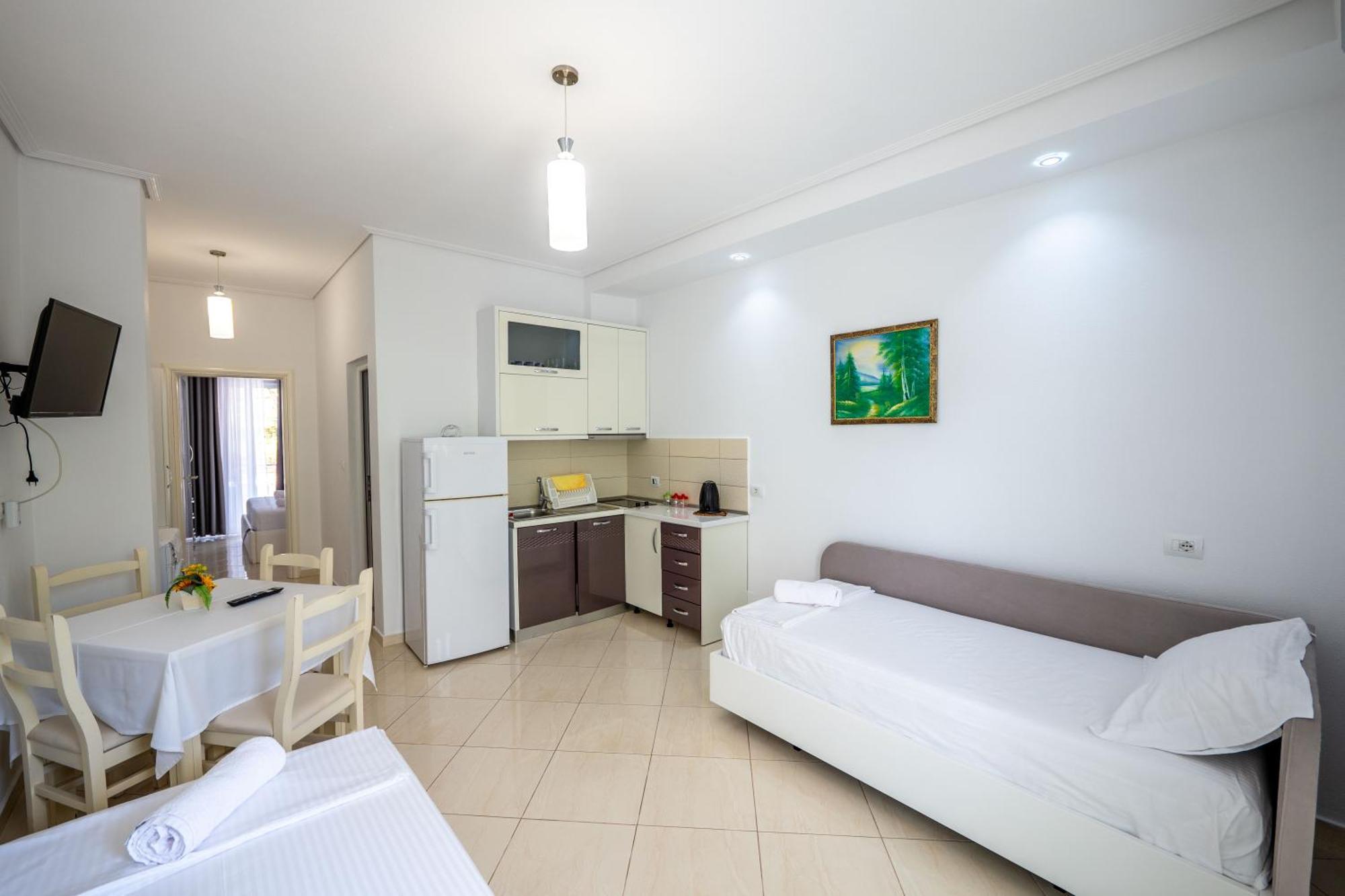 Apartments Margarita Ксамил Екстериор снимка