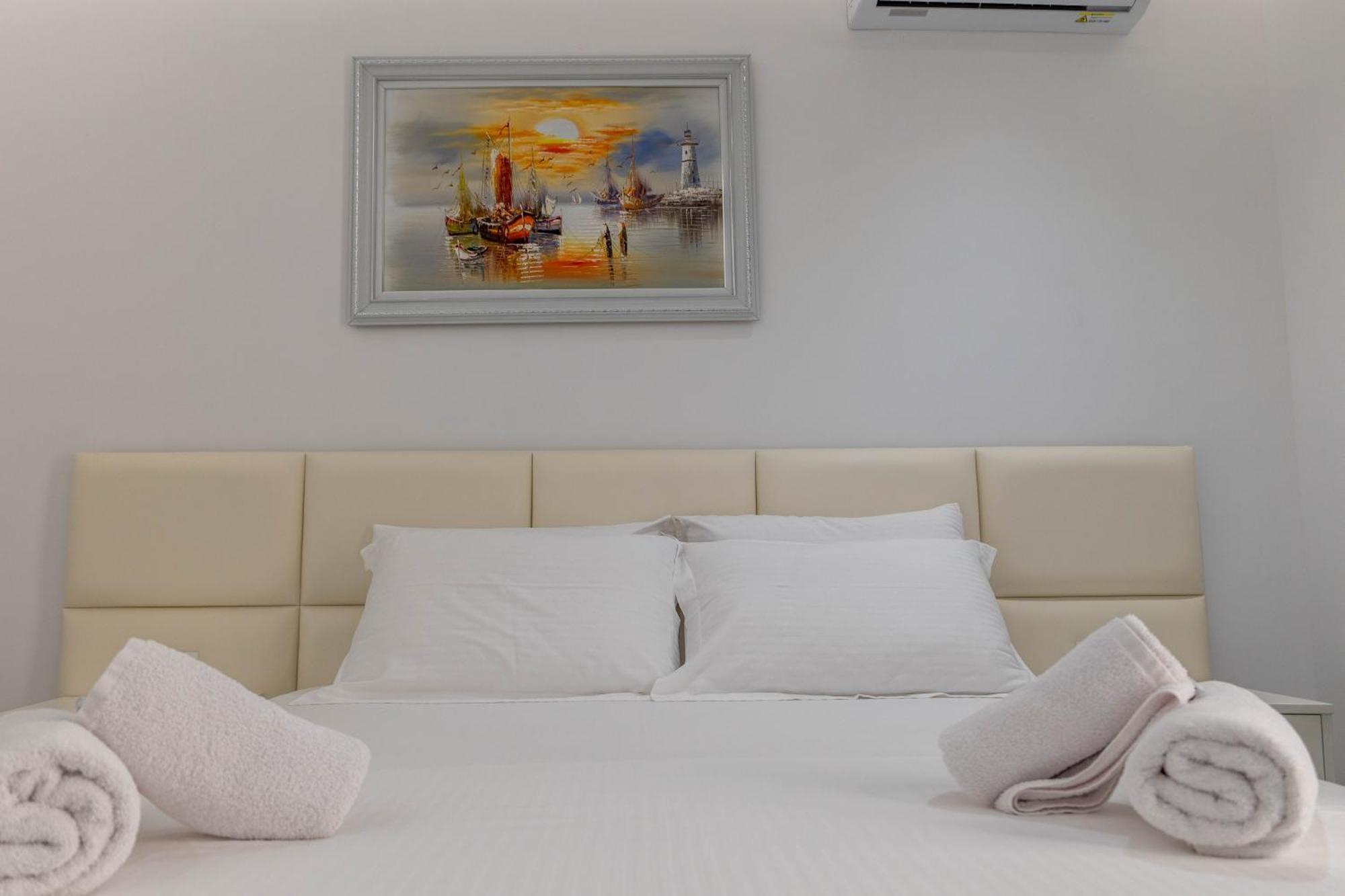 Apartments Margarita Ксамил Екстериор снимка