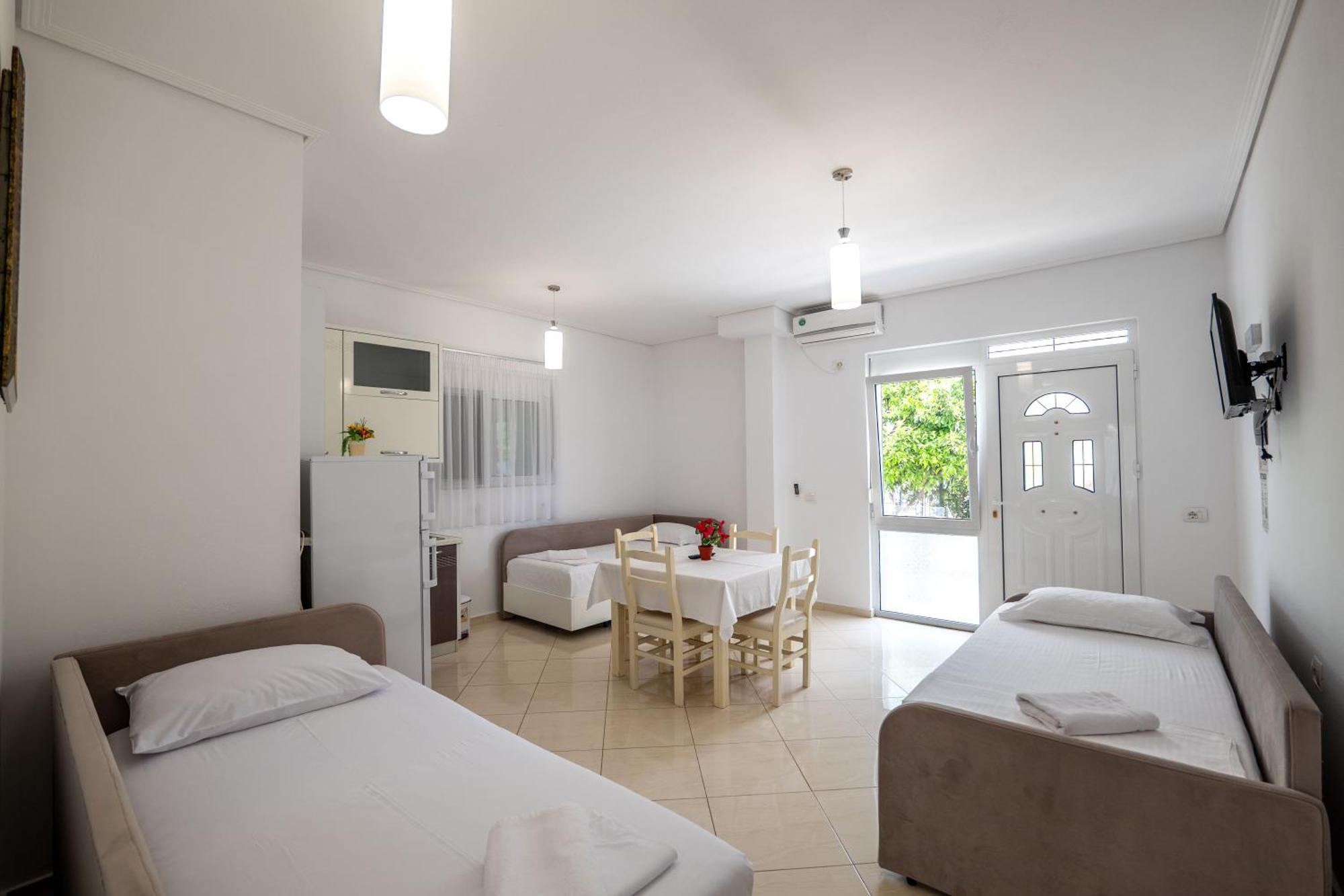 Apartments Margarita Ксамил Екстериор снимка