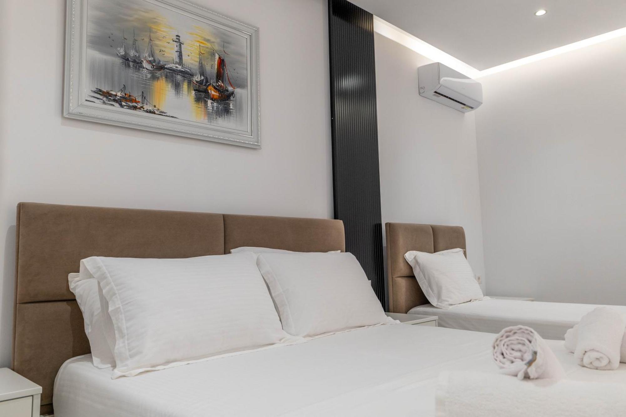 Apartments Margarita Ксамил Екстериор снимка