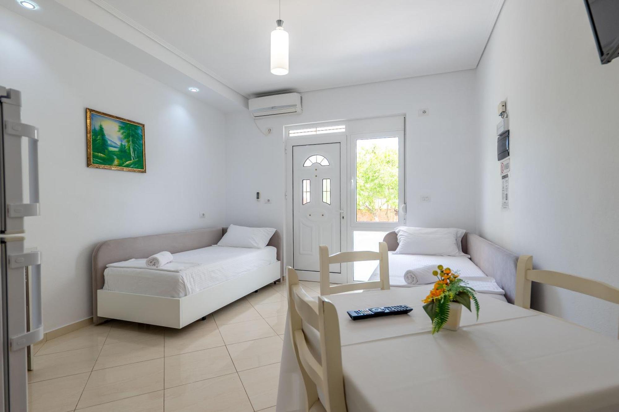 Apartments Margarita Ксамил Екстериор снимка