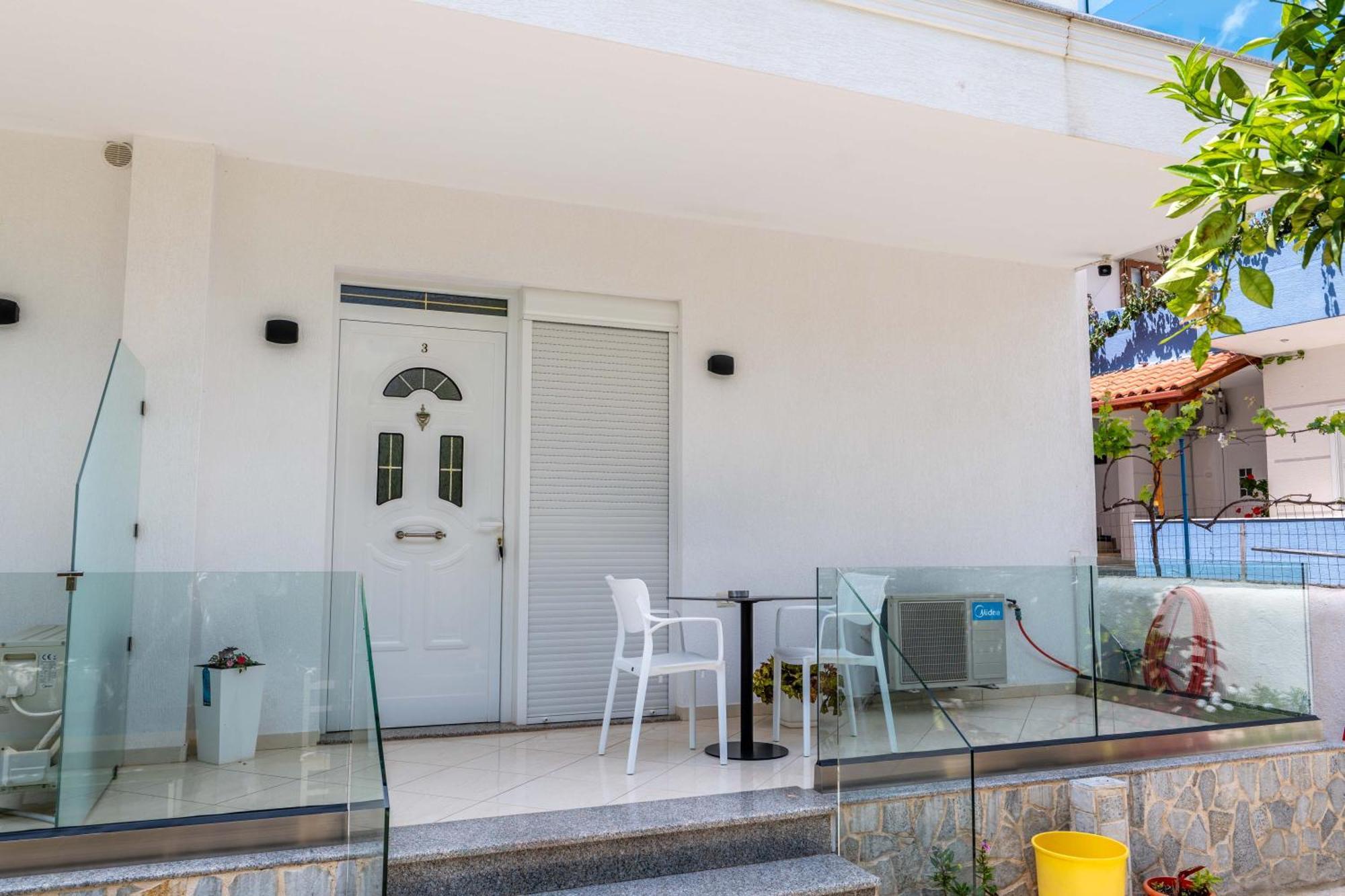 Apartments Margarita Ксамил Екстериор снимка