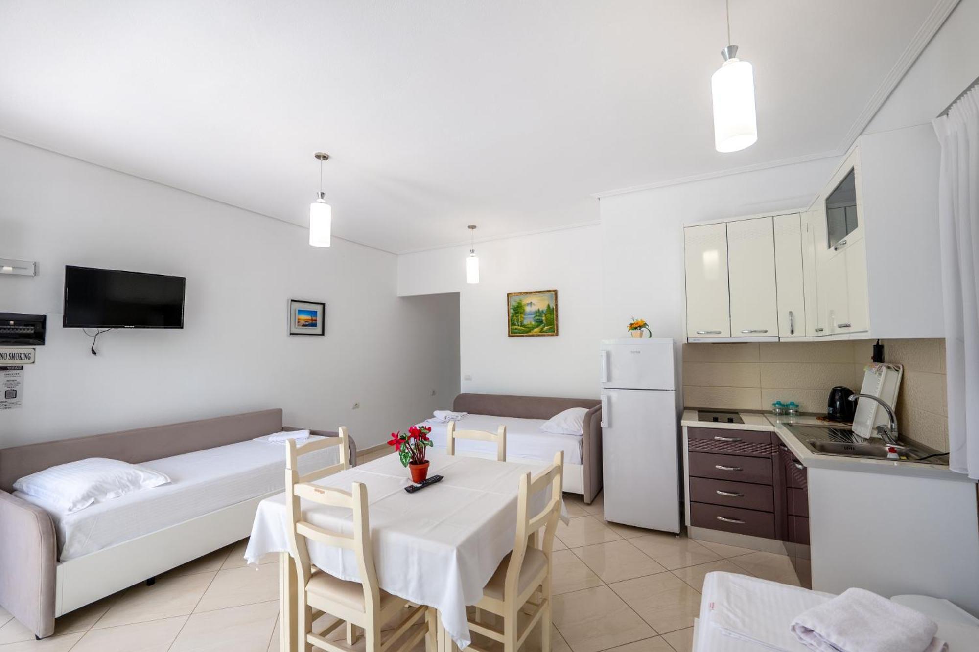 Apartments Margarita Ксамил Екстериор снимка