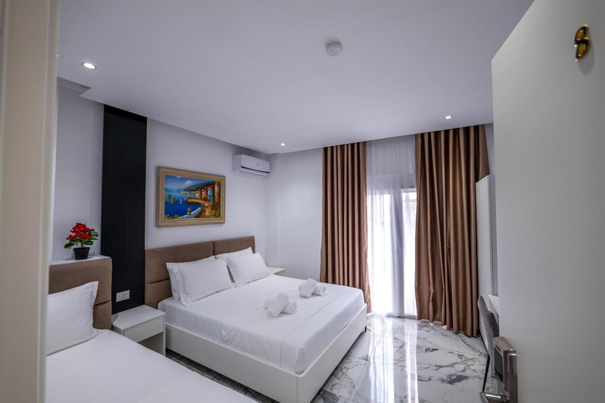 Apartments Margarita Ксамил Екстериор снимка