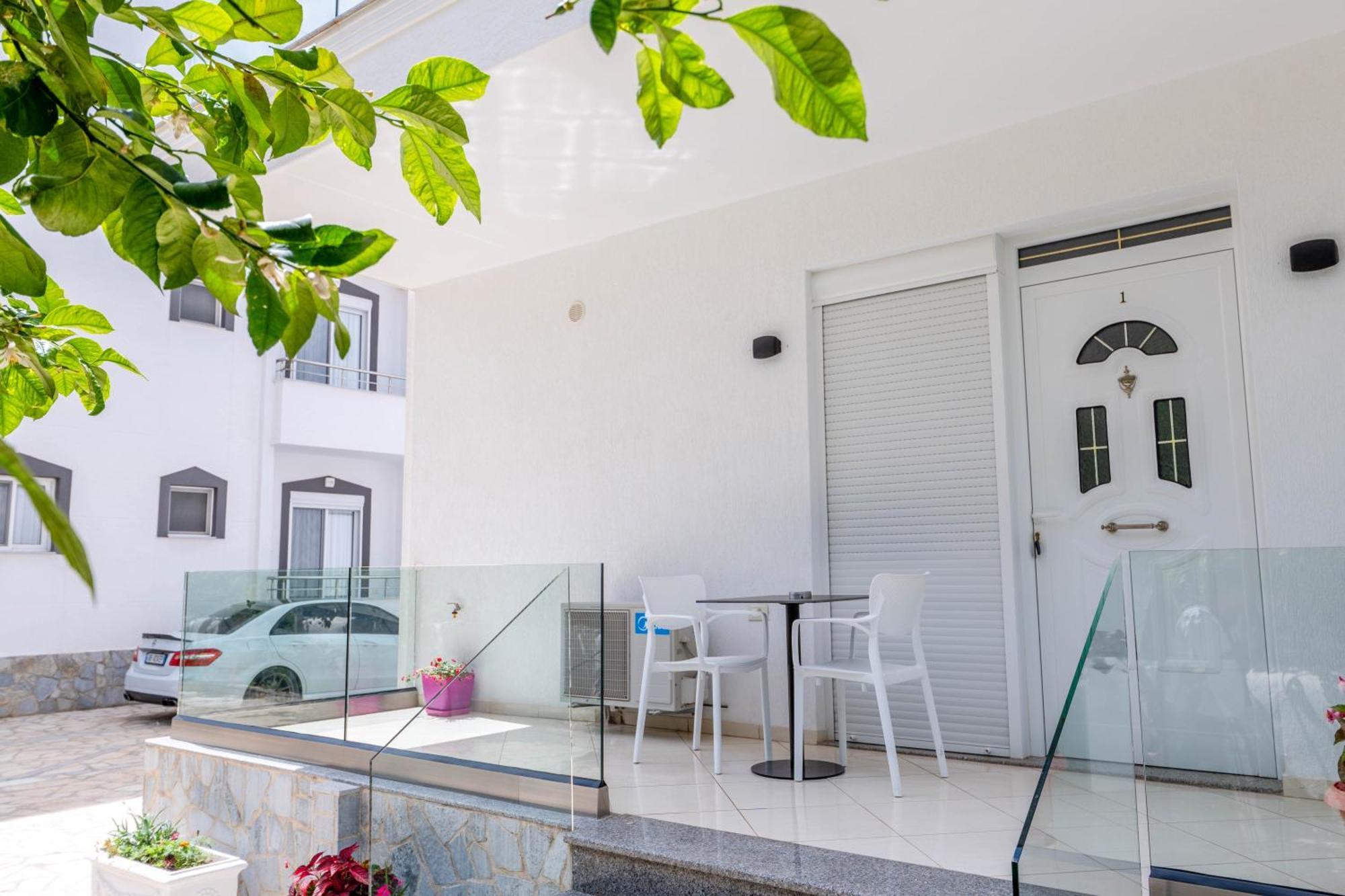 Apartments Margarita Ксамил Екстериор снимка