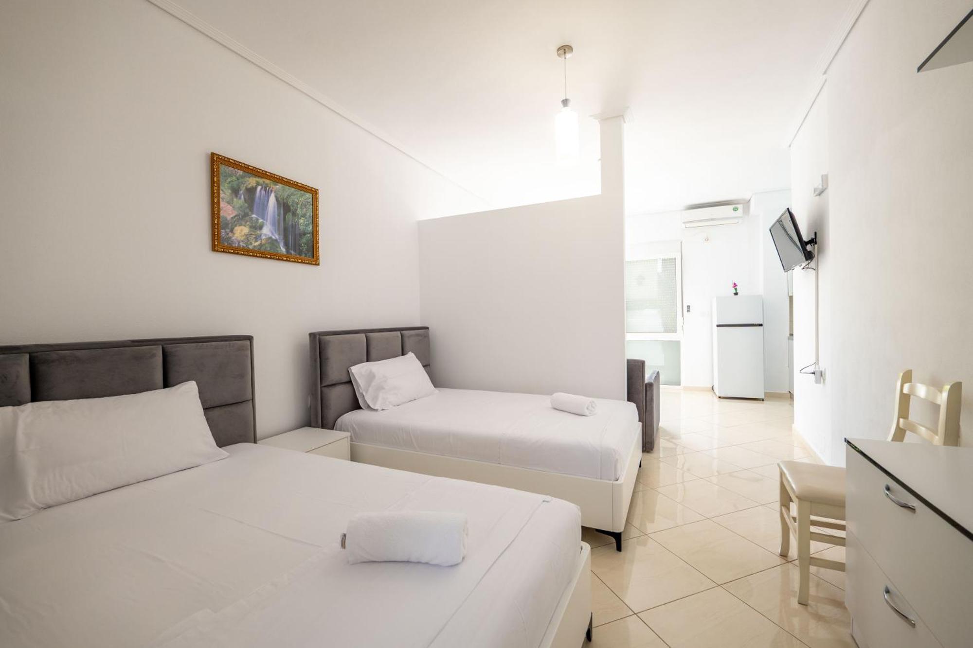 Apartments Margarita Ксамил Екстериор снимка